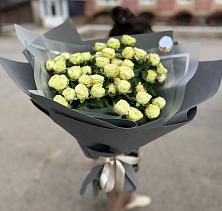Букет Белые кустовые розы Солинеро в Сасово