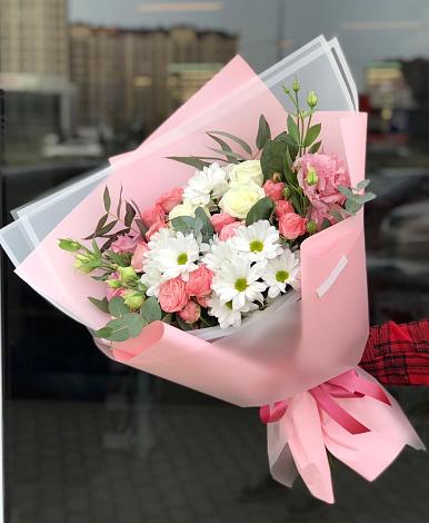 Букет цветов из: Розы, Лизиантусы и Хризантемы в Сасово